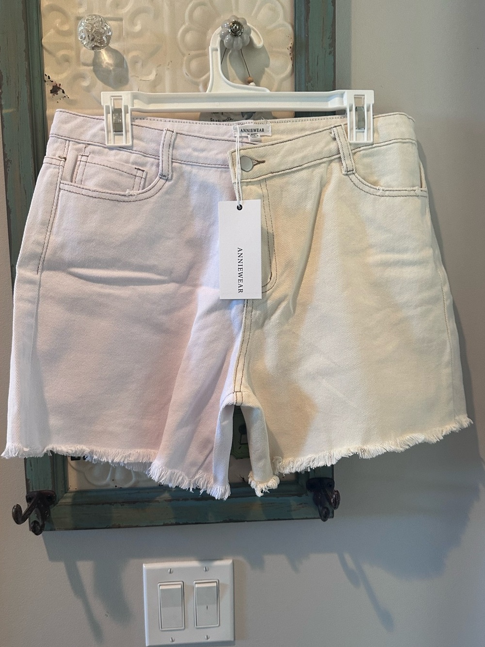 NWT AnnieWear White Denim Shorts Women’s Large Frayed Raw Hem High Rise